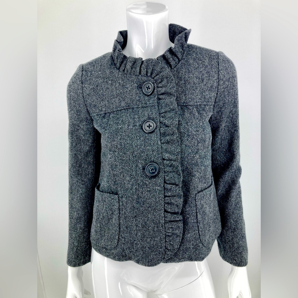 J Crew Coat Gray Wool Gently Used Length 21’ Underarms 17’ Sleeve 22’ Size 0
